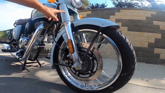 The Best Looking Royal Enfield Classic 350...Halcyon Grey. Wow! смотреть онлайн