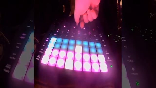 Novation Circuit Liquid Drum n bass jam смотреть онлайн