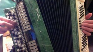 Разбор песни про Маму(много есть на свете людей) на баяне