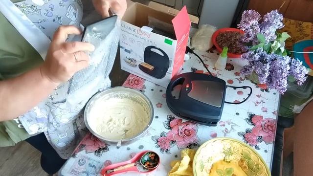 Наляпала пельмени и спекла вафли.