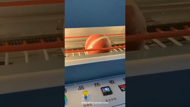 フットボールのバスケットボールボールフィルムラップシーリング収縮シーリングパッキング機 смотреть онлайн
