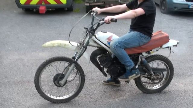 Blu on the Honda MT50 Rat смотреть онлайн