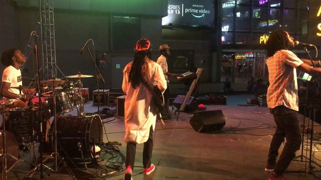 Skelewu - Davido- Cover by Metronome Group Music @Phoenix Marketcity(stage View) смотреть онлайн