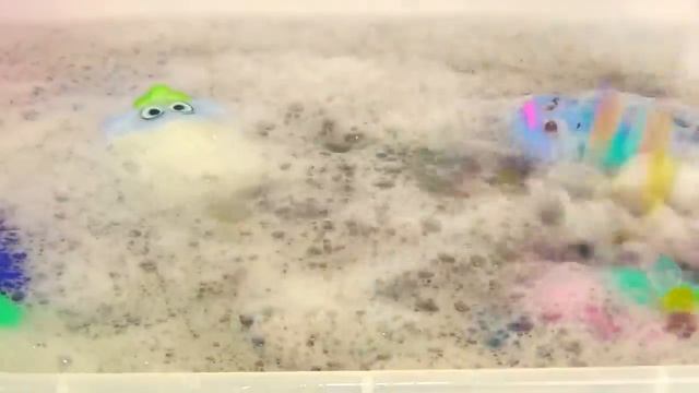 Trolls World Tour Bath Finger Painting Colors and Bubble Bath Time! смотреть онлайн