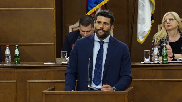 Beograd, Aleksandar Sapic gradonacelnik, o tragediji u OS Vladislav Ribnikar смотреть онлайн