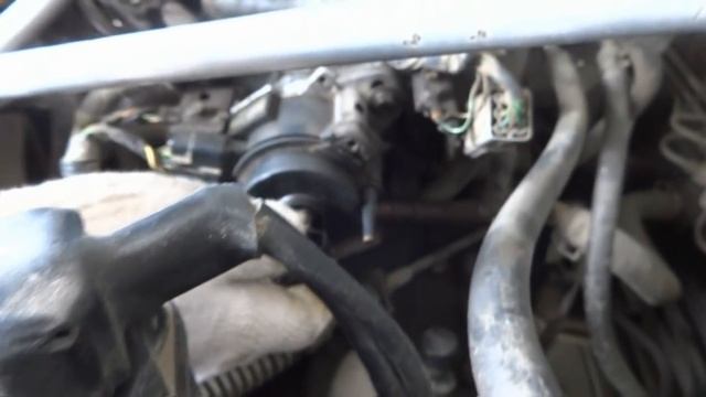 Замена крышки трамблёра и бегунка на Mazda Demio