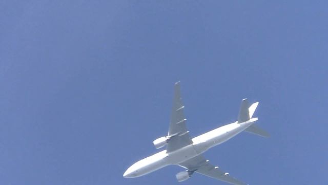 Электровоз ЧС7-013 (ТЧЭ-18) со скорым поездом №094Й Москва - Пенза + cамолёт Боинг 777-21H (ER). смотреть онлайн