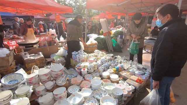 中国云南赶大集，昆明金河早市，米浆粑粑，酱香饼，龙须糖，虎皮粑粑，油菌子等样样美食不可错过 China's Yunnan market ENG SUB смотреть онлайн