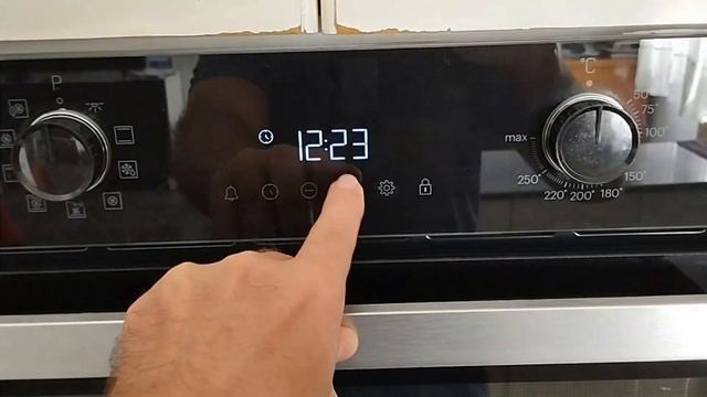 PONER LA HORA EN HORNO GRUNDIG GEBD19301B