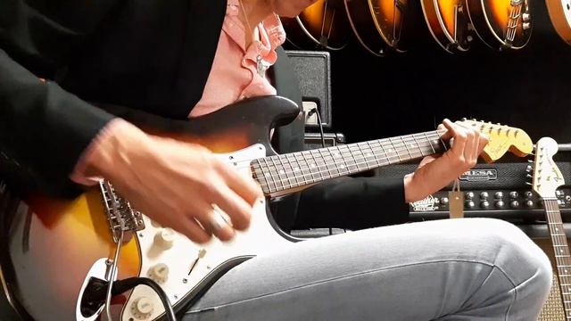 Original sunburst 1966 and candy apple red 1969 Fender Stratocaster test at the musicstore смотреть онлайн