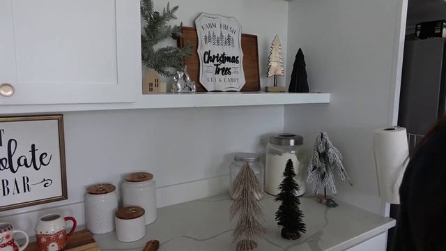 Christmas Decorate With Me / Christmas Kitchen & Dining Room Décor Ideas! смотреть онлайн