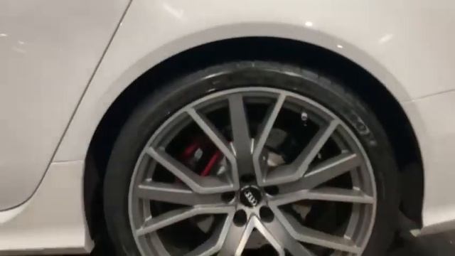 Audi RS6 Avant V8 Performance смотреть онлайн