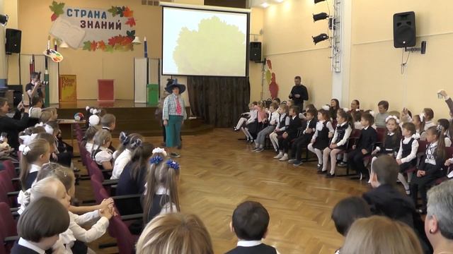 Праздник "Посвящение в первоклассники". Классы 1"В" и 1"Д" смотреть онлайн