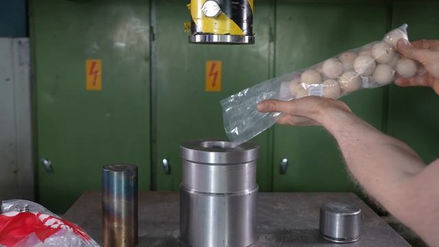 Can 150 TON Hydraulic Press Transform Wood into a Rock смотреть онлайн