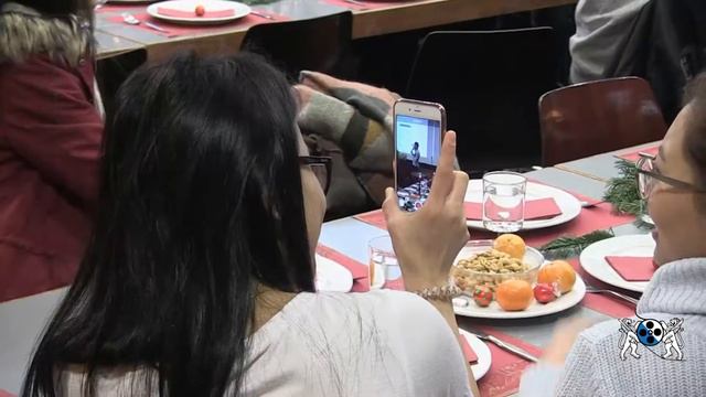 Deutschkurs, App und Mittagstisch für Flüchtlinge смотреть онлайн