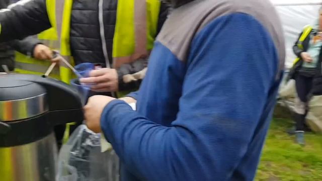 РАБОТА НА ФЕРМЕ В АНГЛИИ В ОКТЯБРЕ | Есть ли работа? | Сбор ягод в Англии в октябре смотреть онлайн