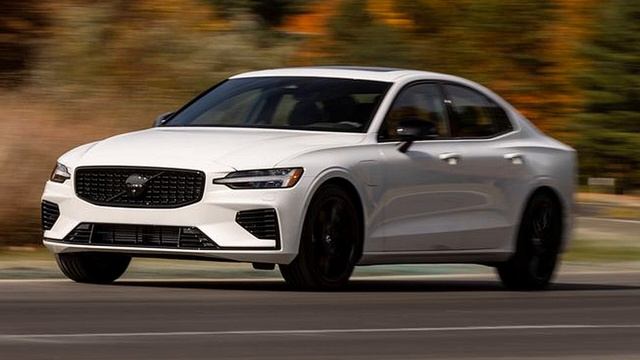 2023 Volvo S60 Recharge Makes the Leap смотреть онлайн