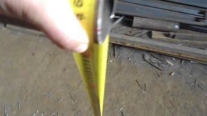 Разметка трубы рулеткой, делим окружность на 4 части.