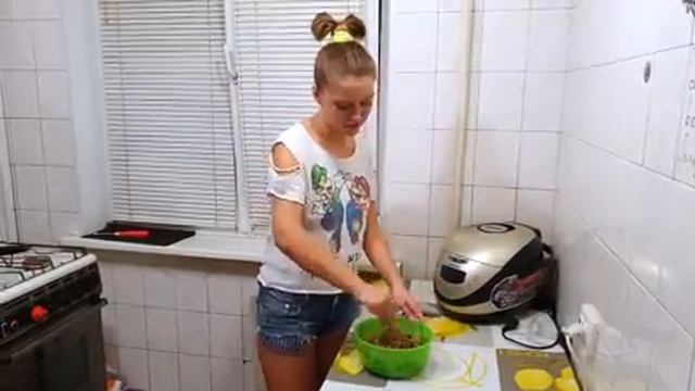 ДЕЛАЕМ ЧЕБУРЕКИ смотреть онлайн