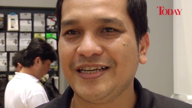 Local Apple Retailers React to Steve Jobs's Death смотреть онлайн