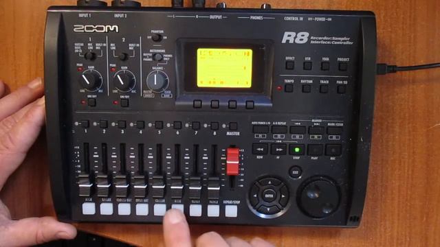 ZOOM R8 as Drum Machine. смотреть онлайн