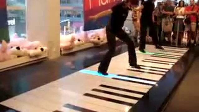 Бах И С Токката и фуга d moll исполняется ногами смотреть онлайн