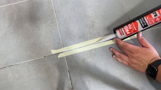 Fugen (Fliesen) Ausbessern Mit Profi Fugen Kartusche Und Kreppband Heimwerker Anleitung