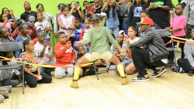 Little Girl Dancing her heart out l Tommy The Clown l OfficialTSquadTV смотреть онлайн