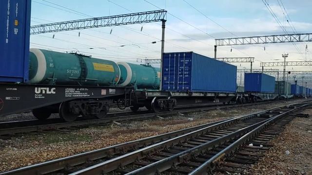Грузовой поезд прибывает на железнодорожный вокзал Алматы-1. смотреть онлайн