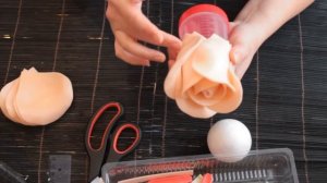 Роза из изолона.Светильник.Мастер класс.