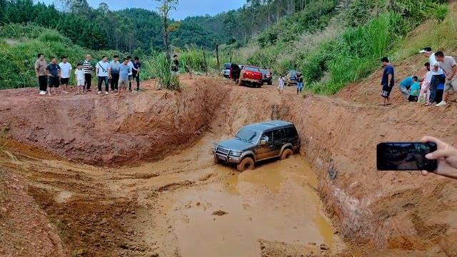jeep wrangler pajero Nissan Paladin Toyota Land Cruiser Mud Pit Challenge смотреть онлайн