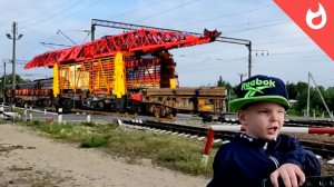 ЖД переезд и путеукладчики / строительство железной дороги