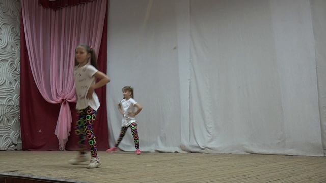 2019 06 01 Орбита 9 отряд, Бида Ульяна и Кольм Алиса, танец «Шишки, елки, зеленые иголки» смотреть онлайн