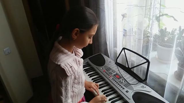 Настя играет деспасито и собачий вальс смотреть онлайн