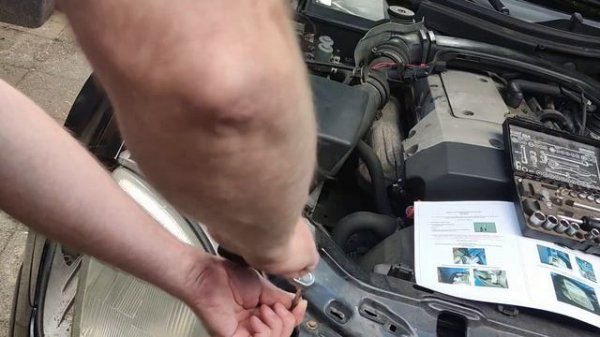 Mercedes SLK R170 Scheinwerfer wechseln Mercedes SLK R170 change headlights