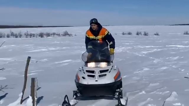 Саратовские спасатели вызволили женщину из снежного плена смотреть онлайн
