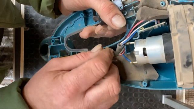 Makita DCL180Z Teardown & Review смотреть онлайн