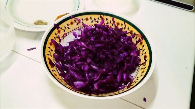 23 Салат из краснокочанной маринованной капусты смотреть онлайн
