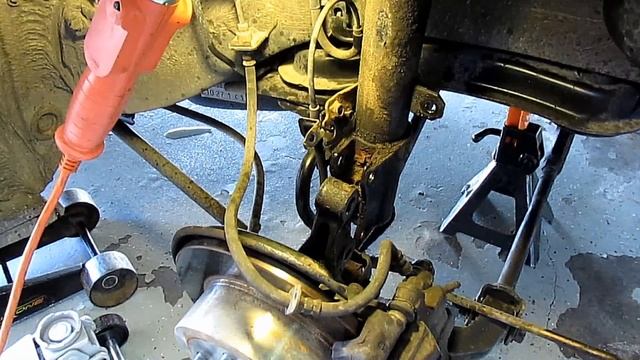 How To: 2002-2006 Camry Rear Strut Assemblies смотреть онлайн