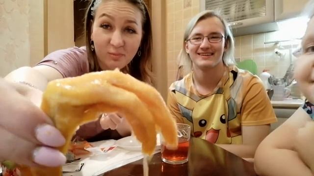 МУКБАНГ/КУРИНЫЕ ЛАПКИ И КОРЕЙСКИЕ ВКУСНЯШКИ смотреть онлайн