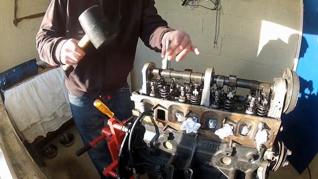 How to Replace Valve Stem Seals Without Removing the Cylinder Head | Tech Tip 09 смотреть онлайн