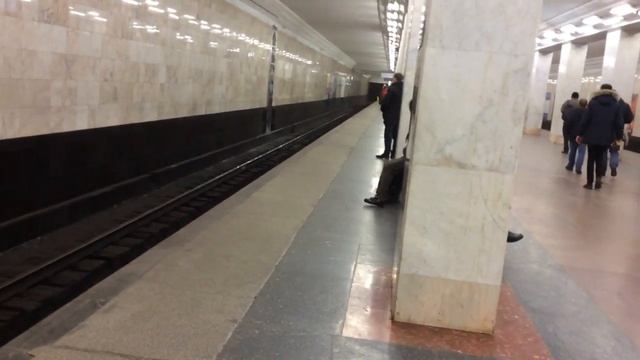 Станция метро "Ленинский проспект" // 15 ноября 2017 года смотреть онлайн