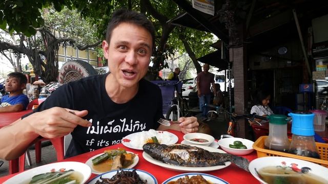 Philippines Street Food - AMAZING Filipino Food at Aling Sosing's Carinderia in Manila! смотреть онлайн
