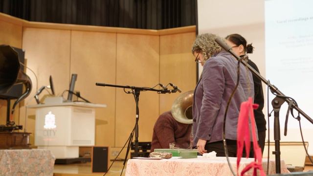 Kate Bennett Wadsworth tests how cello records on phonograph at AHRC-funded symposium смотреть онлайн