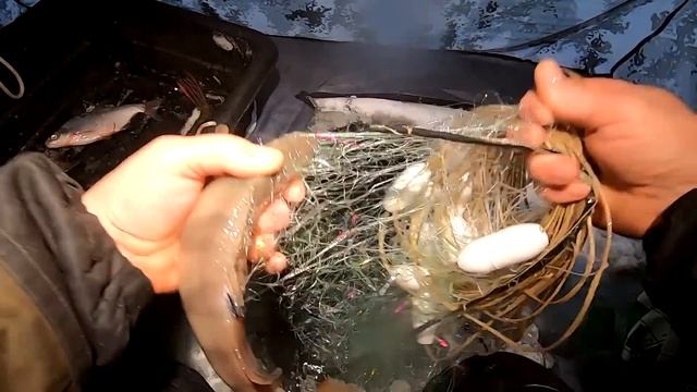 ПРОМЫСЛОВАЯ РЫБАЛКА! ТРЕТЬЯ ПРОВЕРКА СЕТИ - ОТЛИЧНО! ЗИМНИЙ СЕЗОН 2022-2023! смотреть онлайн