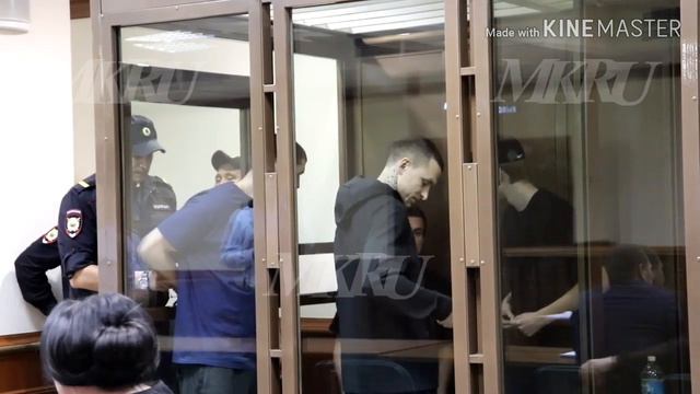 В ожидании суда Кокорин и Мамаев смеялись в "аквариуме" смотреть онлайн