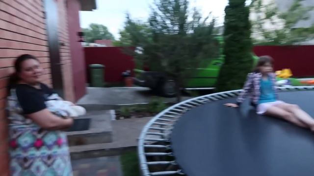 VLOG Лимон пристаёт к Ларисе. Алиса гуляет с дядей смотреть онлайн