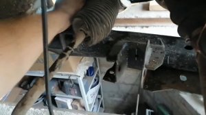 Замена подрамника на Рено Дастер