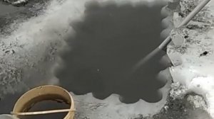 Как добывают мотыля для рыбалки на реке