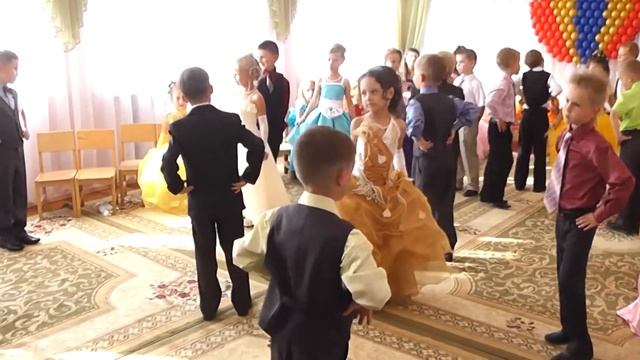 Танец тройками на выпускном 2012 "Путешествие на воздушном шаре" Муз рук Максюта Г В смотреть онлайн